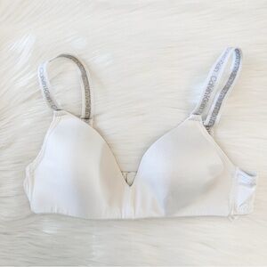 Calvin Klein Seamless Wireless Bra Size 30A White Lightly Lined Logo Strap EUC